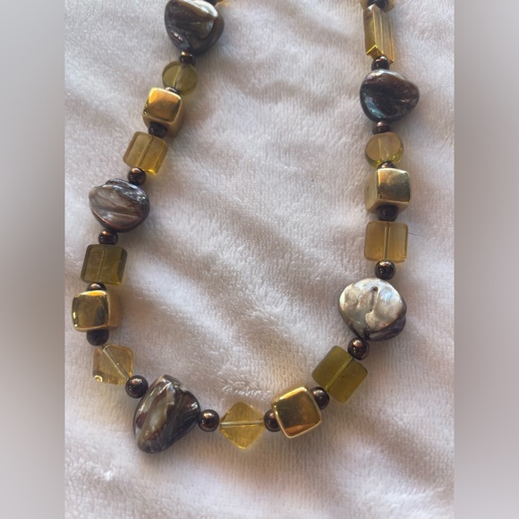 Beaded necklace with mother of Pearl - Picture 1 of 5
